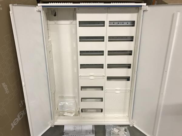Hager Verteilerschrank mit 1x Verteilerfeld ZU37KS + 1x Verteilerfeld ZU37VT5APZ2 mit APZ, ZB33S